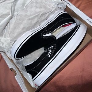 Women’s 10.5/ Men’s 8.5 Velvet Vans. Never worn.